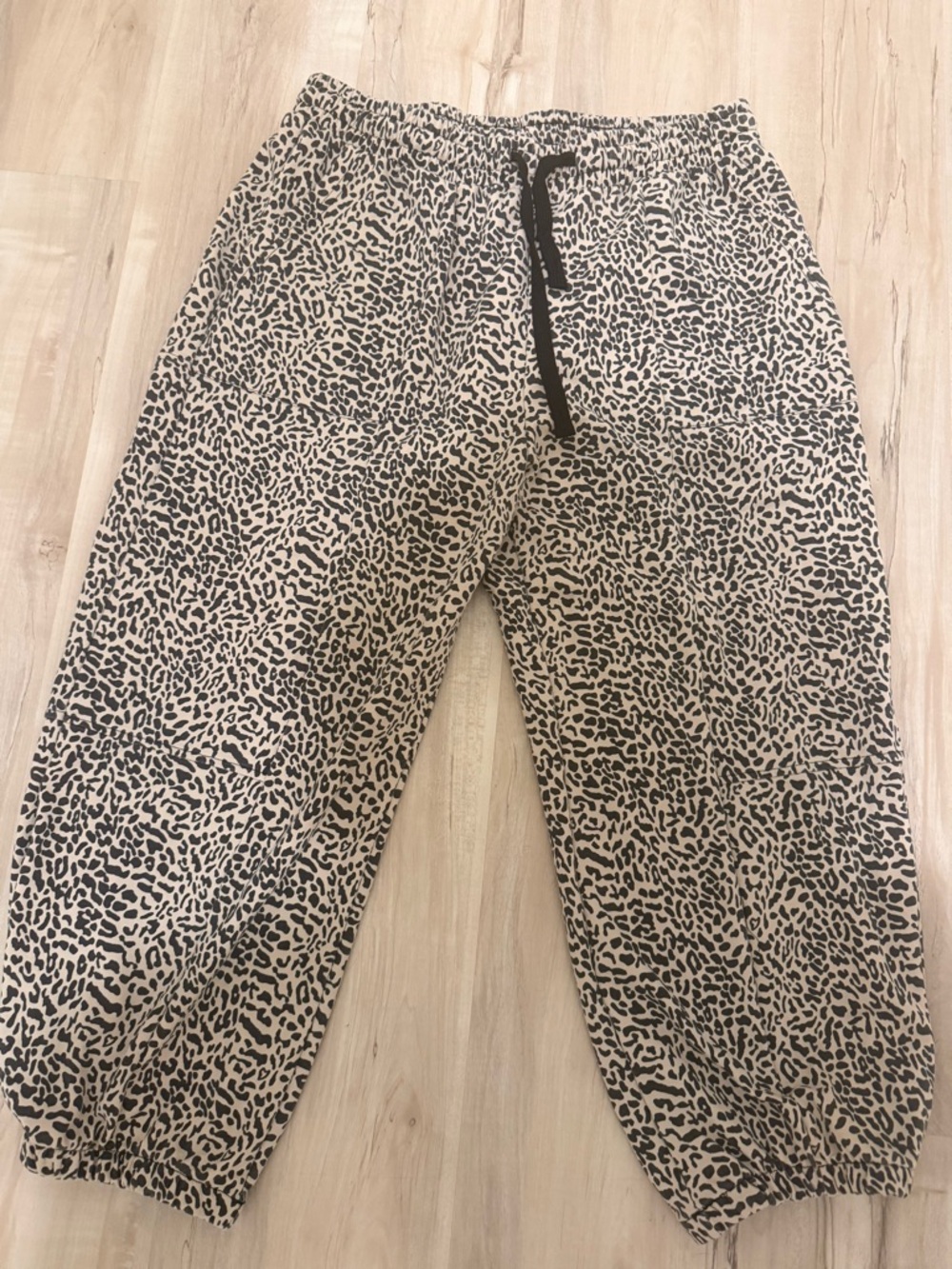 Amazon Women's Black and Cream Leopard Print Jogger Pants